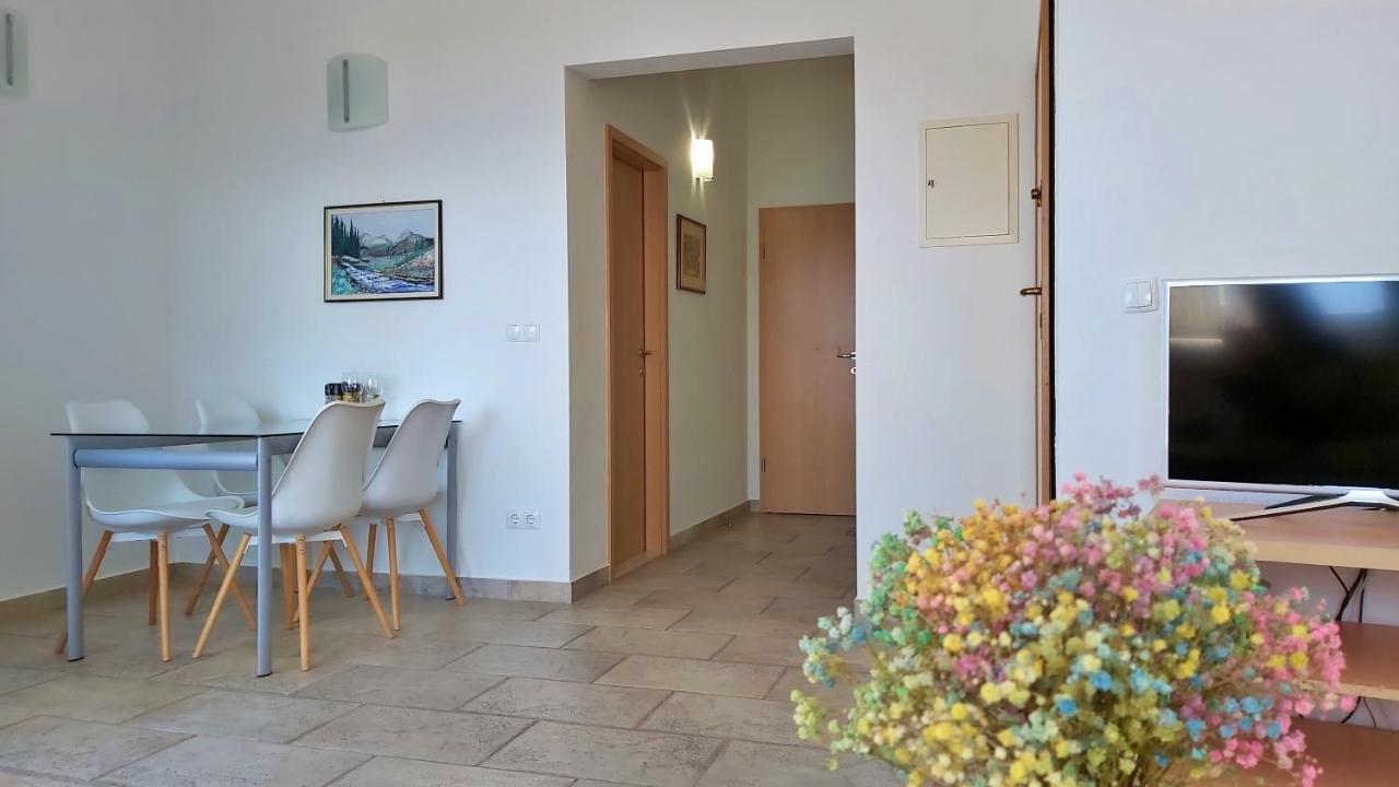 Apartments Borak Omiš Exterior foto